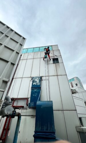 －台北 新北 高空 蜘蛛人 作業｜雨遮維修｜外牆防水｜外牆清洗｜外牆修繕｜磁磚剝落修繕